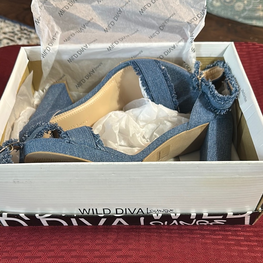 Wild DIVA Lounge Morrin Blue Heels Denim Sz 11